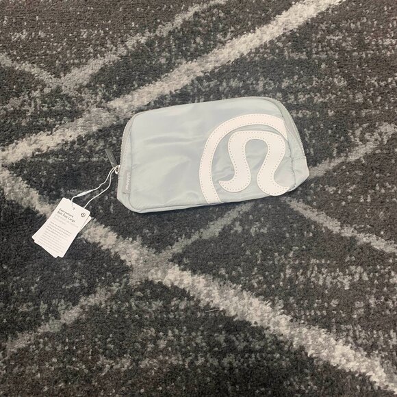 Lululemon Everywhere Bag 1L - Picture 1 of 3